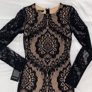 SOLD💋NWT Bebe Lace Long Sleeved Crewneck Dress